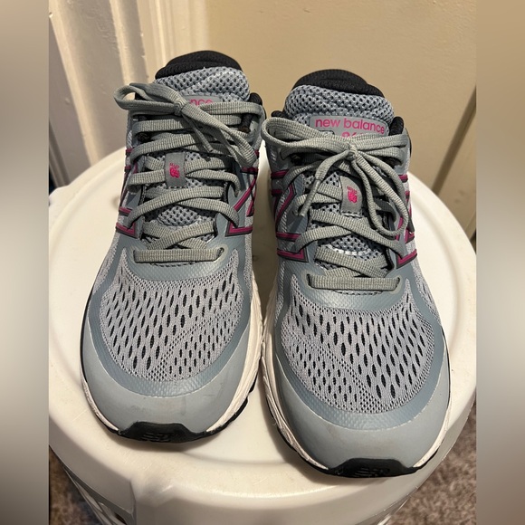 New Balance 840 Women’s Sneaker Size 7 - Picture 3 of 7